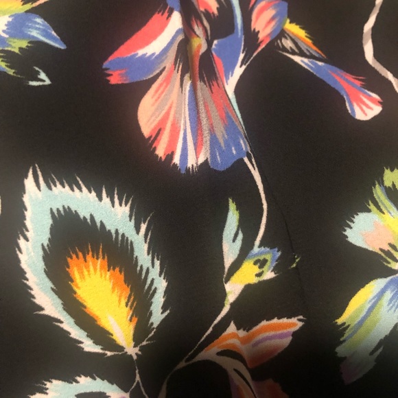 Summer classy style. Bar lll beautiful palazzo pants print is multicolor. - Picture 4 of 7